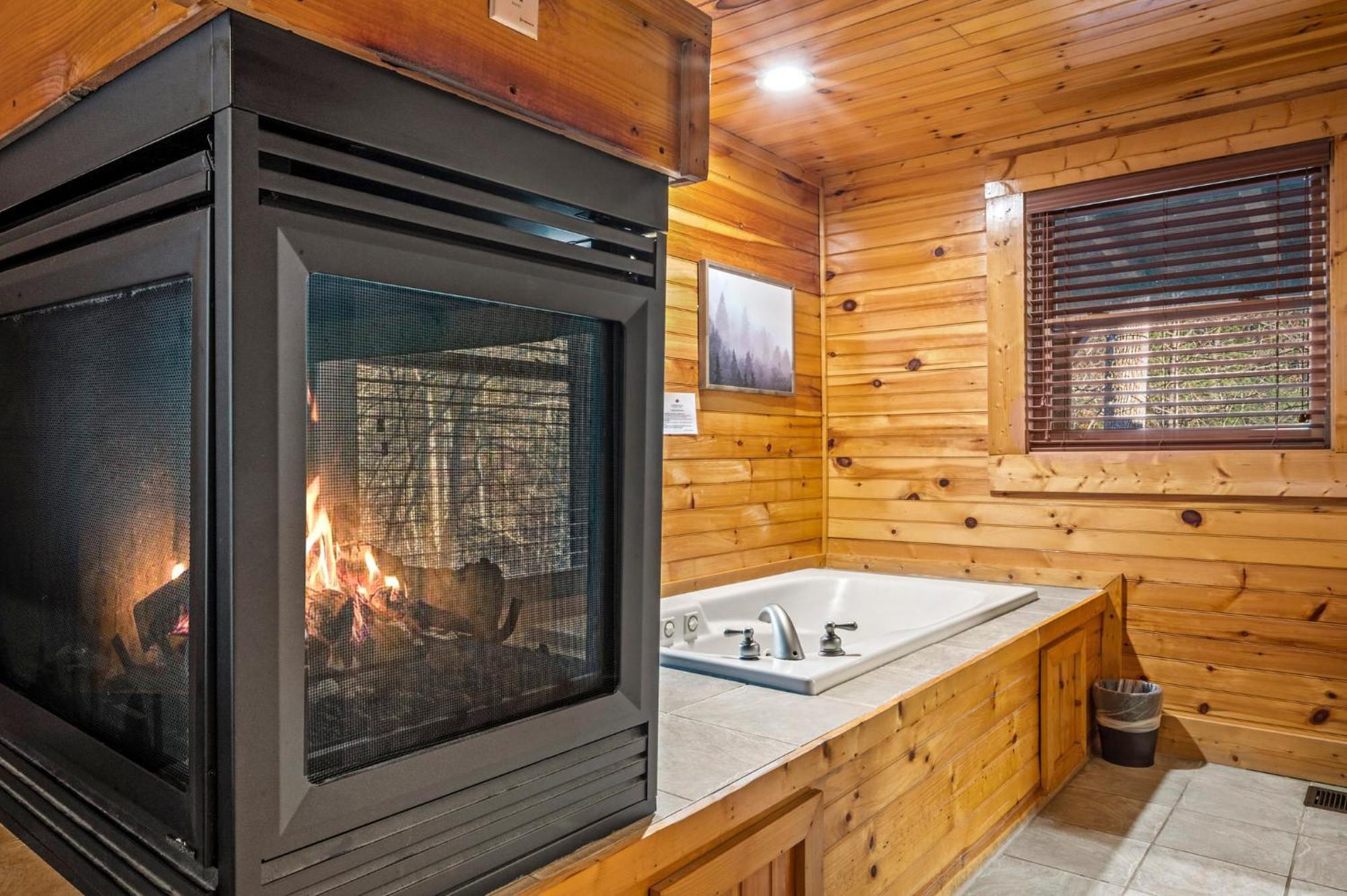 Mountain Laurel Holiday Home Gatlinburg Bagian luar foto