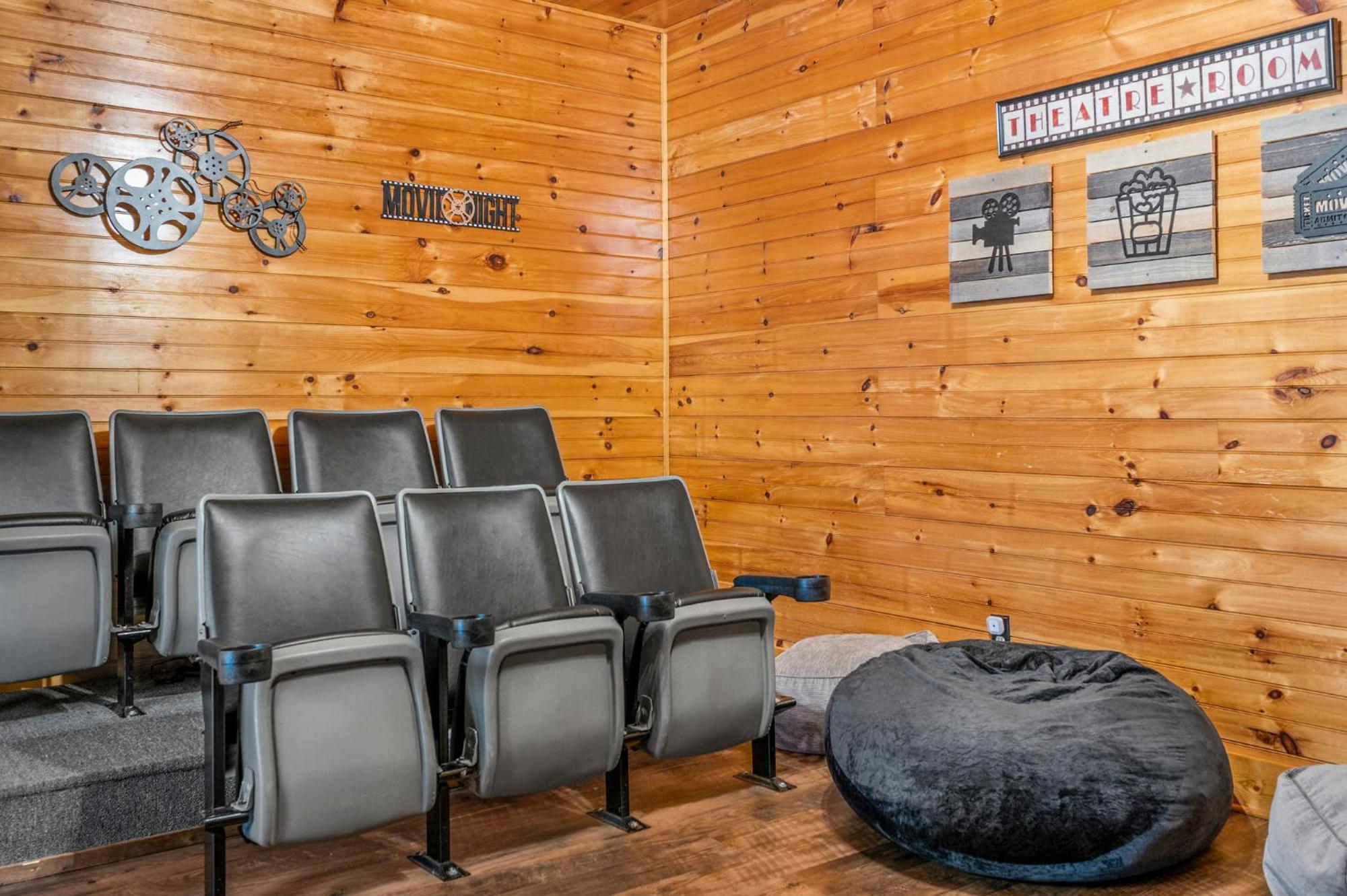 Mountain Laurel Holiday Home Gatlinburg Bagian luar foto