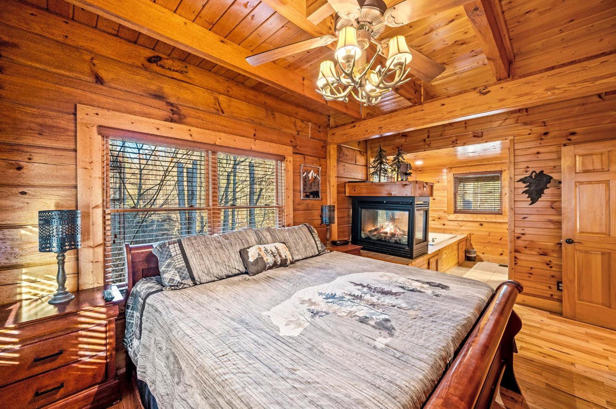 Mountain Laurel Holiday Home Gatlinburg Bagian luar foto